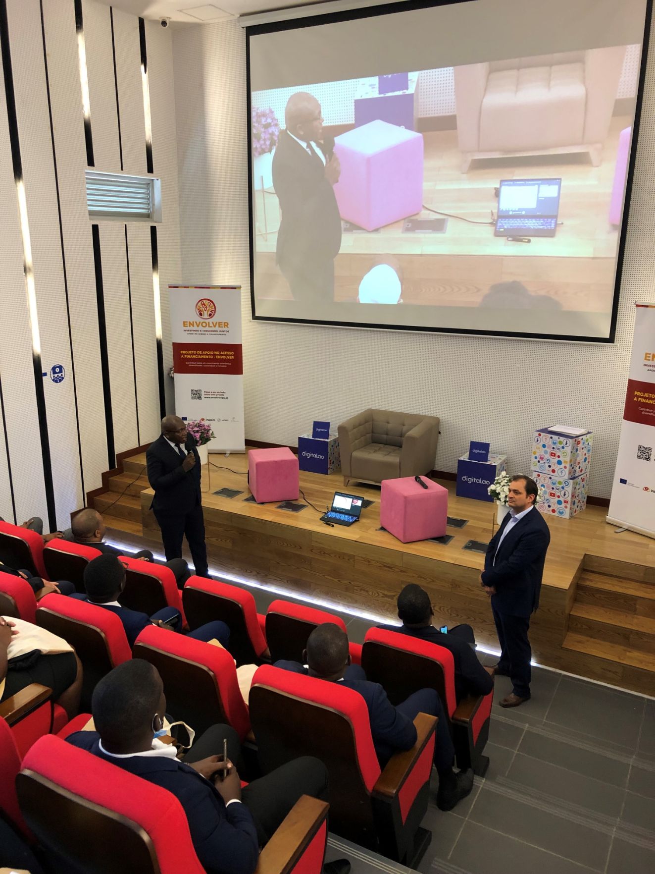 Cerimónia institucional com parceiros estratégicos